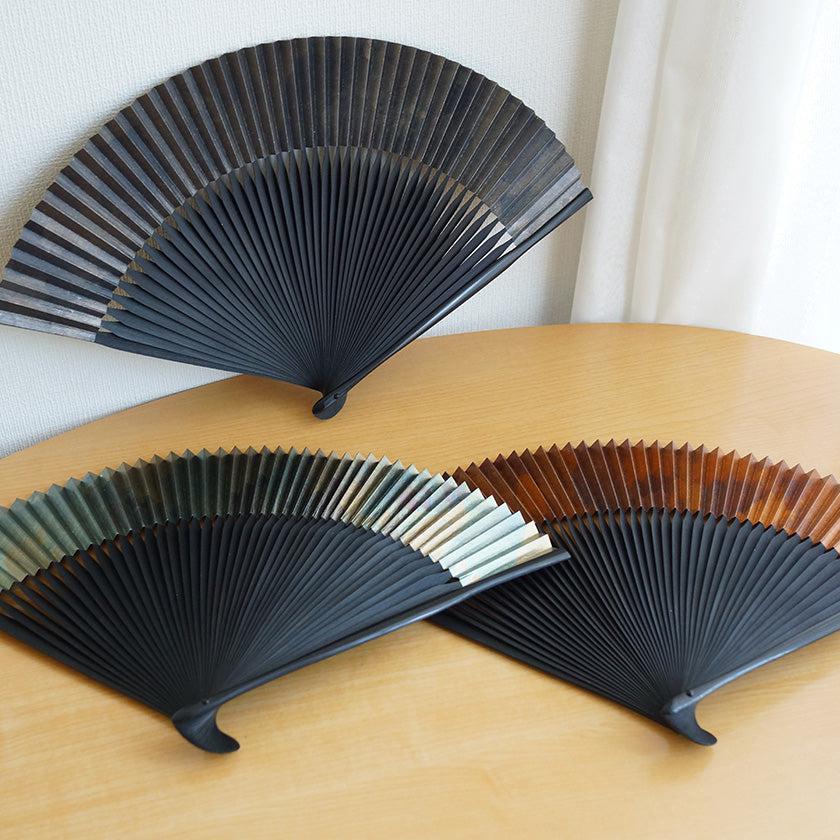 扇子｜燻 短地 7.5寸 pattern斑 | 京扇子 | 米原康人 ｜BECOS