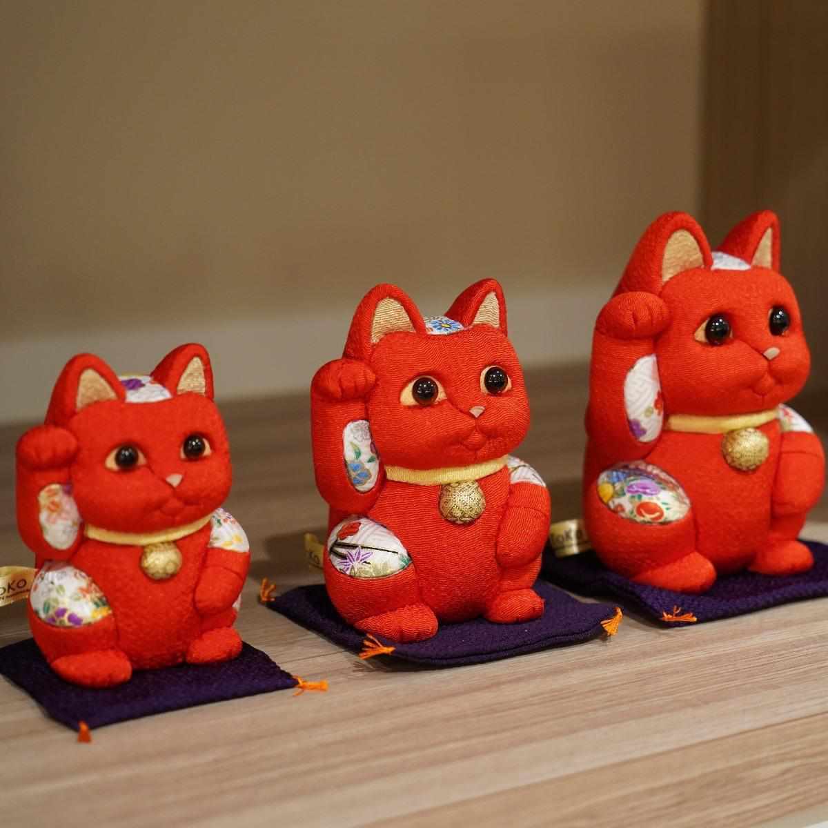 Amazon.co.jp: 招き猫 大 風水 赤 伝統工芸士 柿沼東光 木目込み