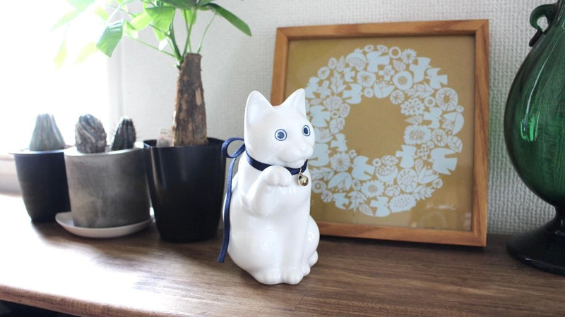 愛嬌たっぷり！貯金箱にもなる陶器の招き猫