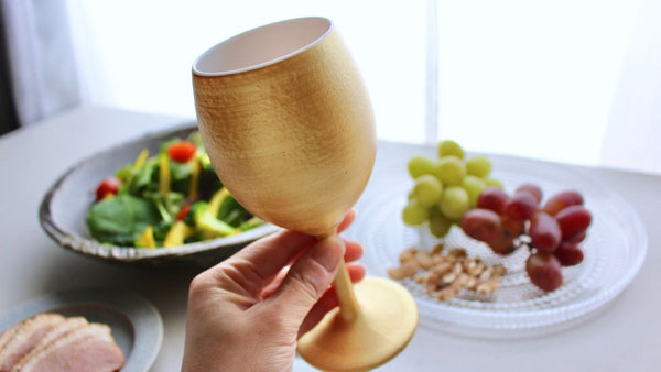 赤・白問わず使えて大活躍！汎用性の高い磁器製ワイングラス