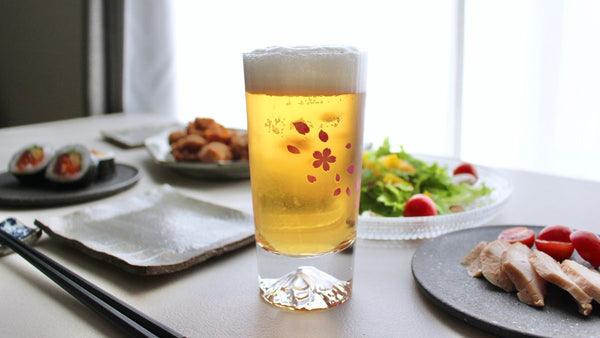 富士山と桜のモチーフが華やか！たっぷり容量のタンブラー