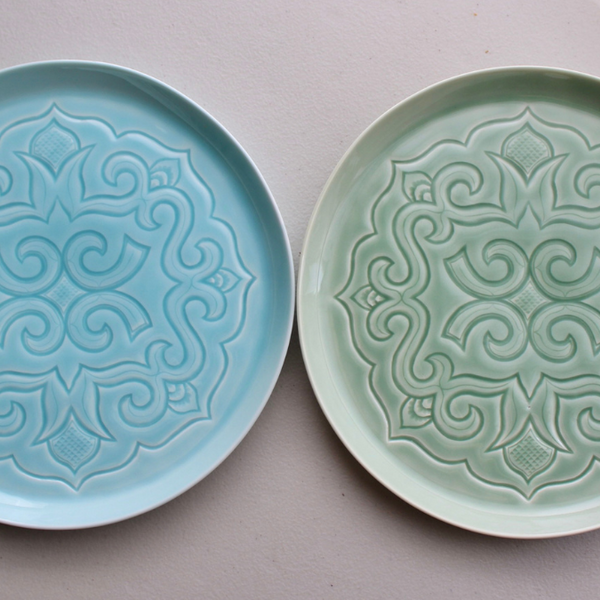 大輪が咲いたような美しい鋳込皿！アイヌ文化と有田焼のコラボで生まれ