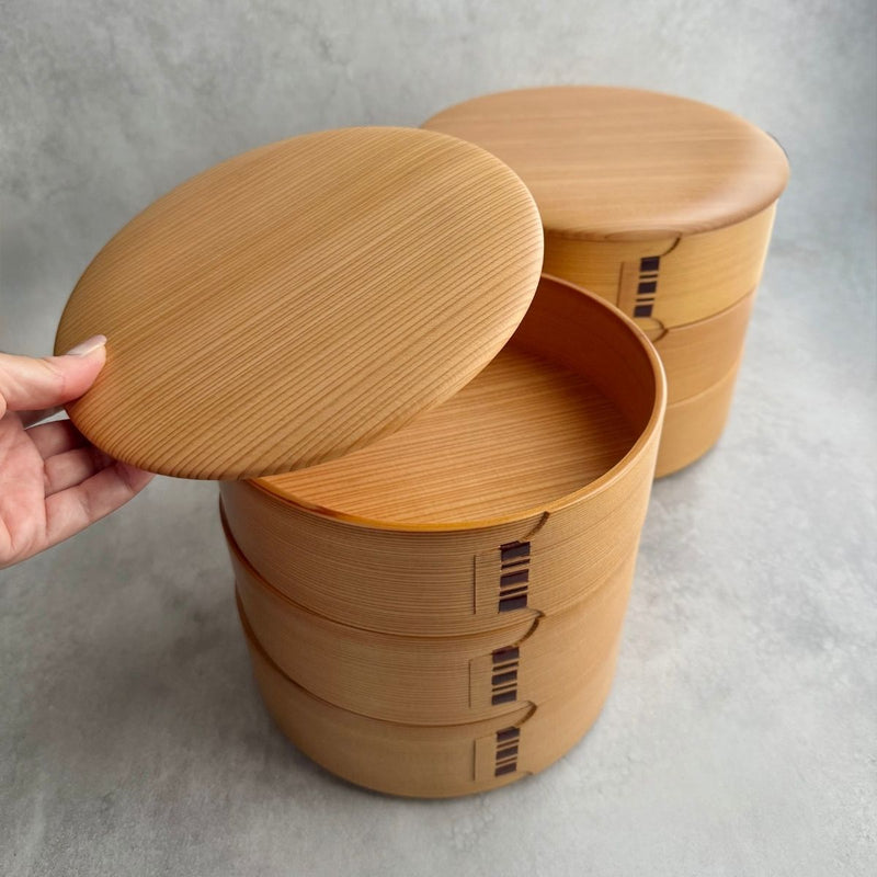 お弁当箱や大皿料理の盛り付けに！年中活躍する曲げわっぱの三段重