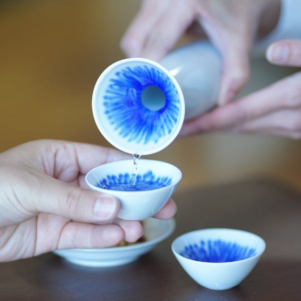 肥前有田焼 磁気製 空ボトル。 肥前有田焼 磁気製 空ボトル。