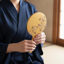 【鏡】花見鳥 手鏡 | 金沢箔 | 箔一｜使用イメージ（演出・着用）※手作りのため色・風合いは一点ごとに異なります