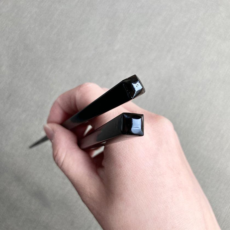 【夫婦箸】黒檀 四角 漆塗 箸置付 (21.5, 23.0cm) | 若狭塗 | 箸蔵まつかん