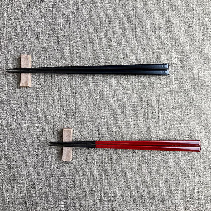 【夫婦箸】黒檀 四角 漆塗 箸置付 (21.5, 23.0cm) | 若狭塗 | 箸蔵まつかん