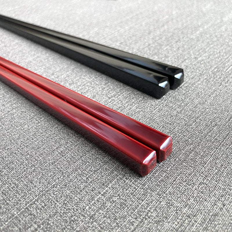 【夫婦箸】黒檀 四角 漆塗 箸置付 (21.5, 23.0cm) | 若狭塗 | 箸蔵まつかん
