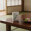 【湯呑み】温感 風鈴 | 美濃焼 | 丸モ高木陶器｜使用イメージ（演出・手持ち）※手作りのため色・風合いは一点ごとに異なります