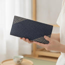 【長財布】庵 (いほり) | 甲州印伝 | 印傳屋｜使用イメージ（演出・着用）※手作りのため色・風合いは一点ごとに異なります