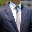 【ネクタイ】ミディアムグレー 雅 33匁シルクサテン | 郡内織物 | 富士桜工房