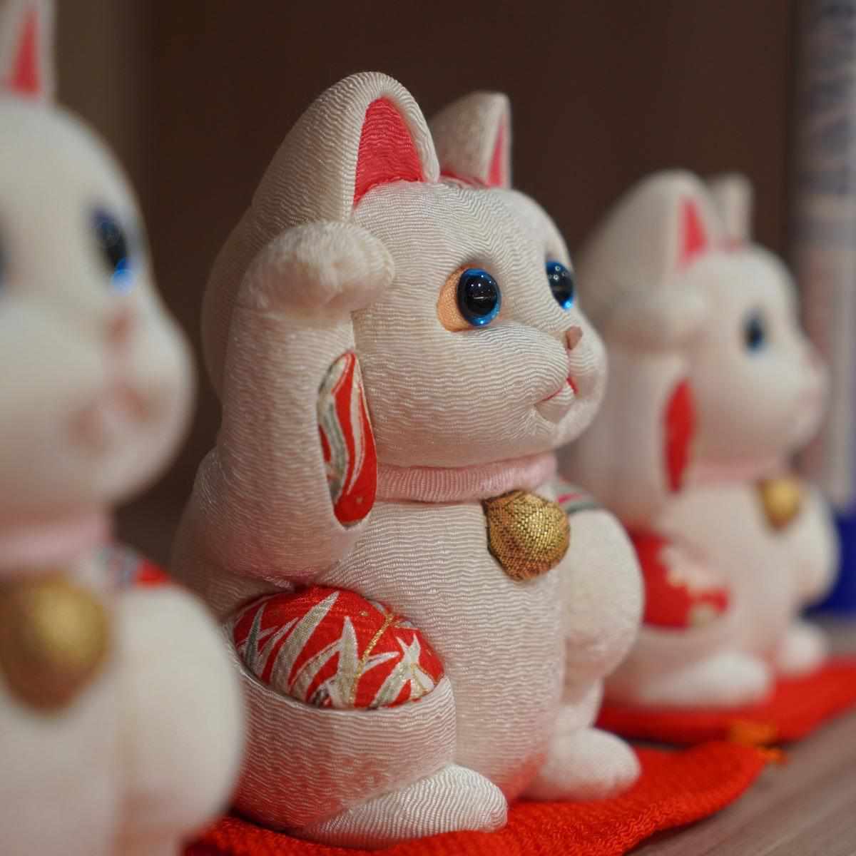 招き猫｜風水 (白) 無垢 リラックス | 江戸木目込み | 柿沼人形 ｜BECOS