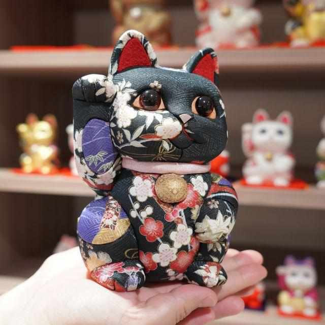 【招き猫】友禅 黒(特大) | 江戸木目込み | 柿沼人形