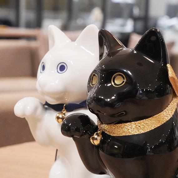 【招き猫】へそくりの招き猫 壱号 白 (中) | 肥前吉田焼 | Kata Koto