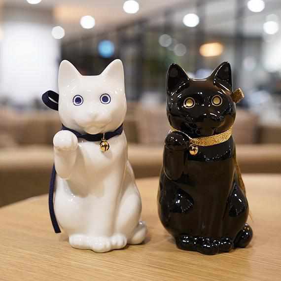 【招き猫】へそくりの招き猫 壱号 白 (中) | 肥前吉田焼 | Kata Koto