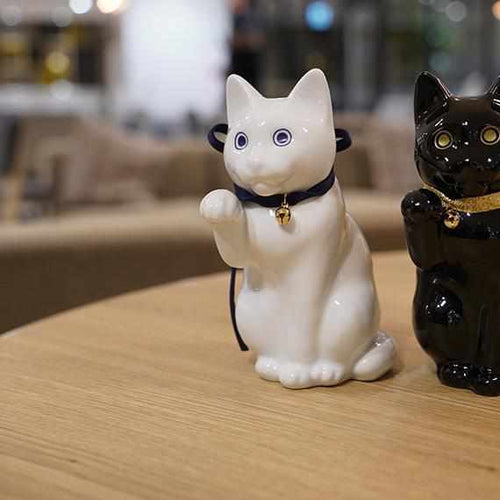 愛嬌たっぷり！貯金箱にもなる陶器の招き猫 ｜BECOS