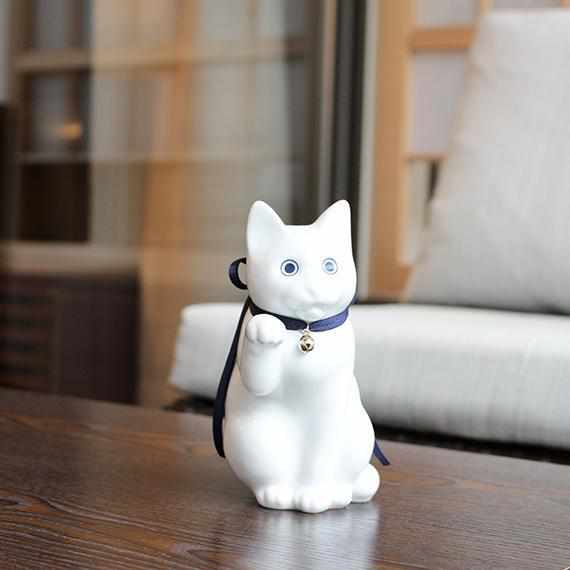 【招き猫】へそくりの招き猫 壱号 白 (中) | 肥前吉田焼 | Kata Koto