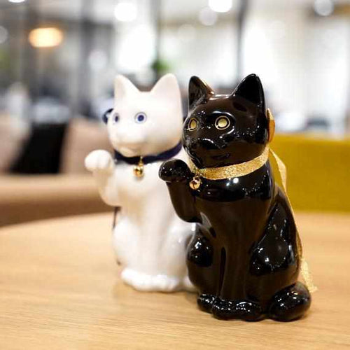 招き猫｜へそくりの招き猫 壱号 黒 (中) | 肥前吉田焼 | Kata Koto ｜BECOS