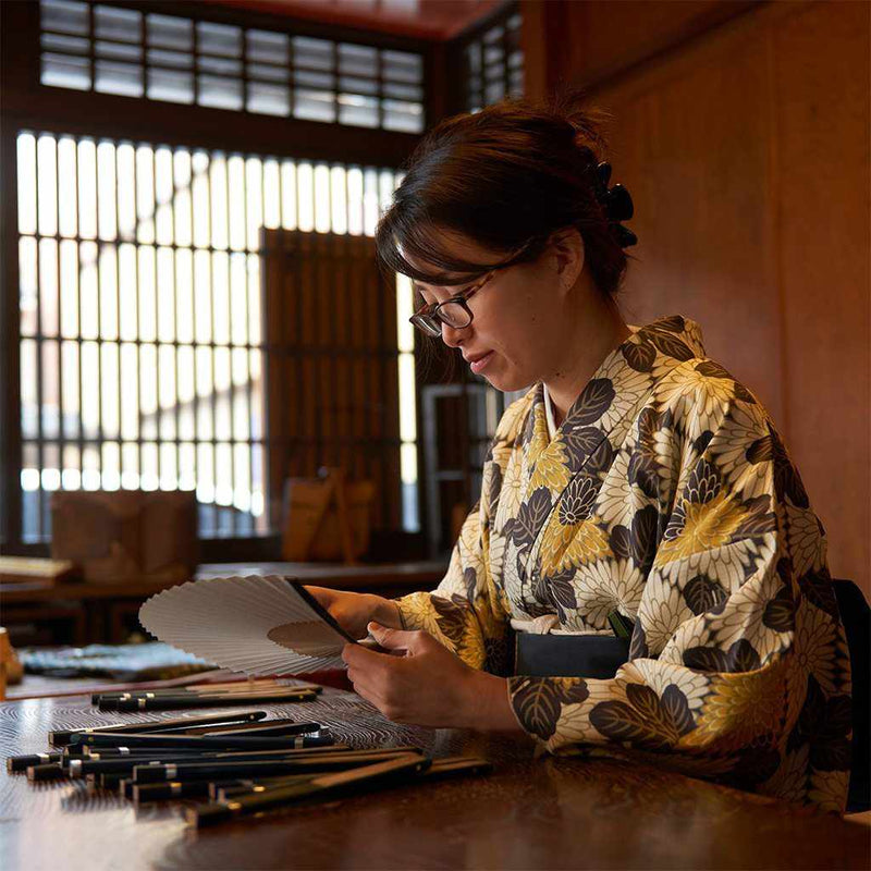 【扇子】男物 紙扇 吉祥 刷毛引き六十間 | 京扇子