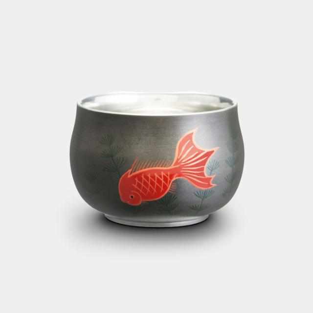 【ぐい呑】紀州軽仕上げ腰丸 金魚 黒 | 大阪浪華錫器