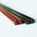 【夫婦箸】黒檀 五角 漆塗分 砂岩箸置付 | 若狭の塗箸 | 箸蔵まつかん