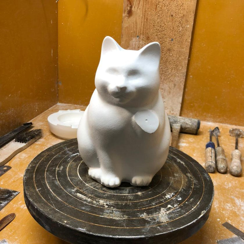 【招き猫】へそくりの招き猫 弍号 白丸 | 肥前吉田焼 | Kata Koto