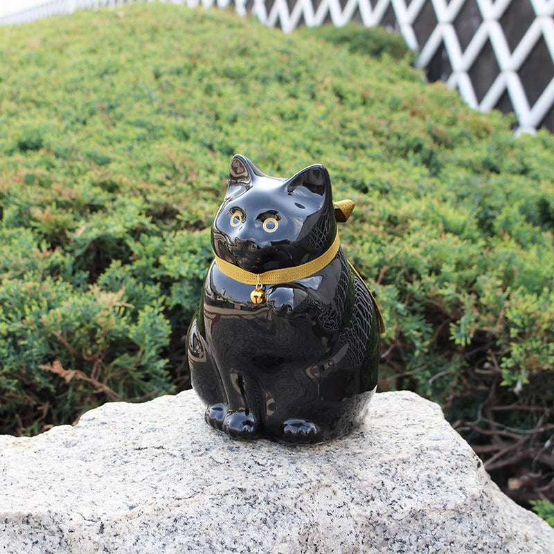 【招き猫】へそくりの招き猫 弍号 黒丸 | 肥前吉田焼 | Kata Koto