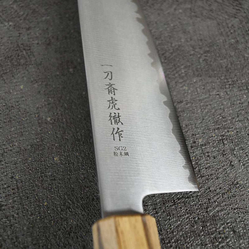 【三徳包丁】粉末ハイス鋼スーパーゴールド(SG2) (両刃) 樫八角柄 180mm｜BECOSオリジナル | 関の刃物｜一刀斎虎徹