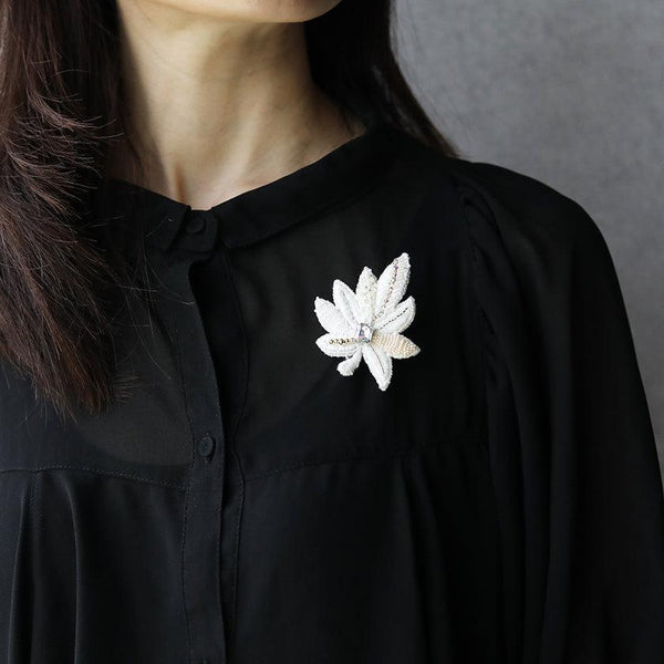 【ブローチ】tint リーフ 生地白 | 京友禅 | Morphosphere