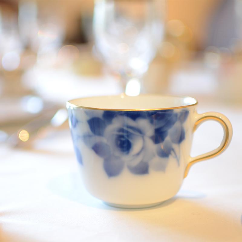 【磁器】大倉陶園 ブルーローズ カフェスペシャルペアセット（モーニングカップ＆ソーサー、デザート皿各2セット）