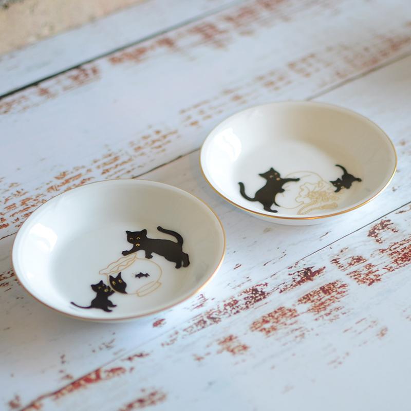 【磁器】大倉陶園 『黒猫親子』-縁起物語- 豆皿その２「金魚」