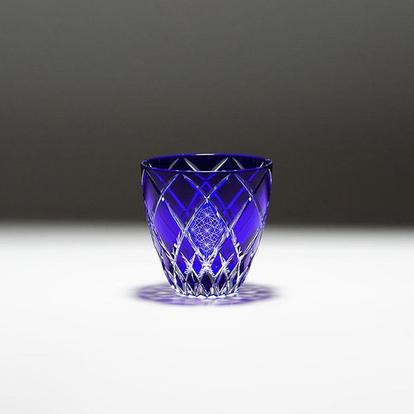 【ぐい呑】菊と矢来 -kiku yarai- (青)｜切子