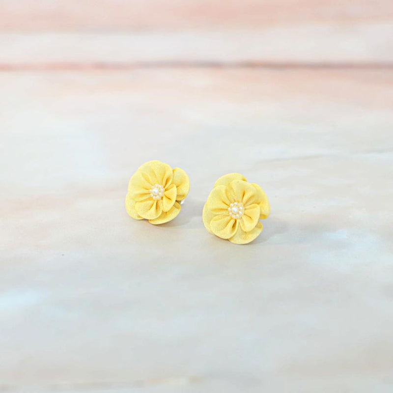 【アクセサリー】イエロー (ハットピンブローチ、ブローチ、ノンホールピアス、ヘアクリップ 4点セット ) | つまみ細工