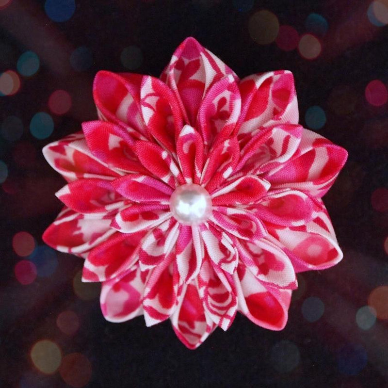 【アクセサリー】リバティプリント柄 (丸ブローチ、4弁花ブローチ、ピアス、ペンダント ： 4点セット ) | つまみ細工