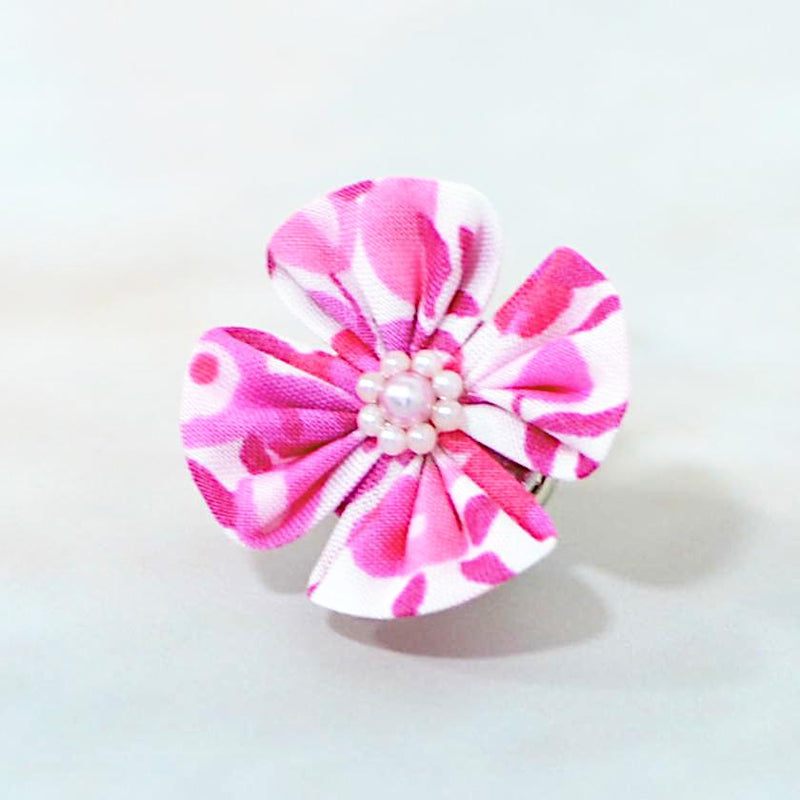 【アクセサリー】リバティプリント柄 (丸ブローチ、4弁花ブローチ、ピアス、ペンダント ： 4点セット ) | つまみ細工