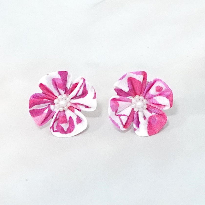 【アクセサリー】リバティプリント柄 (丸ブローチ、4弁花ブローチ、ピアス、ペンダント ： 4点セット ) | つまみ細工