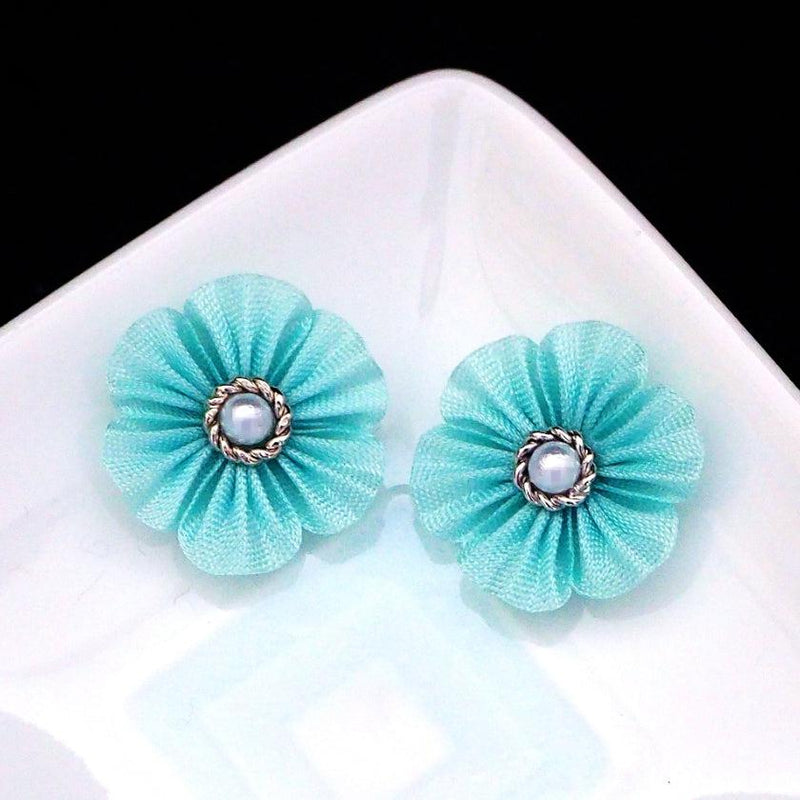 【ピアス】クロースフラワー 藍白 (あいじろ) | つまみ細工