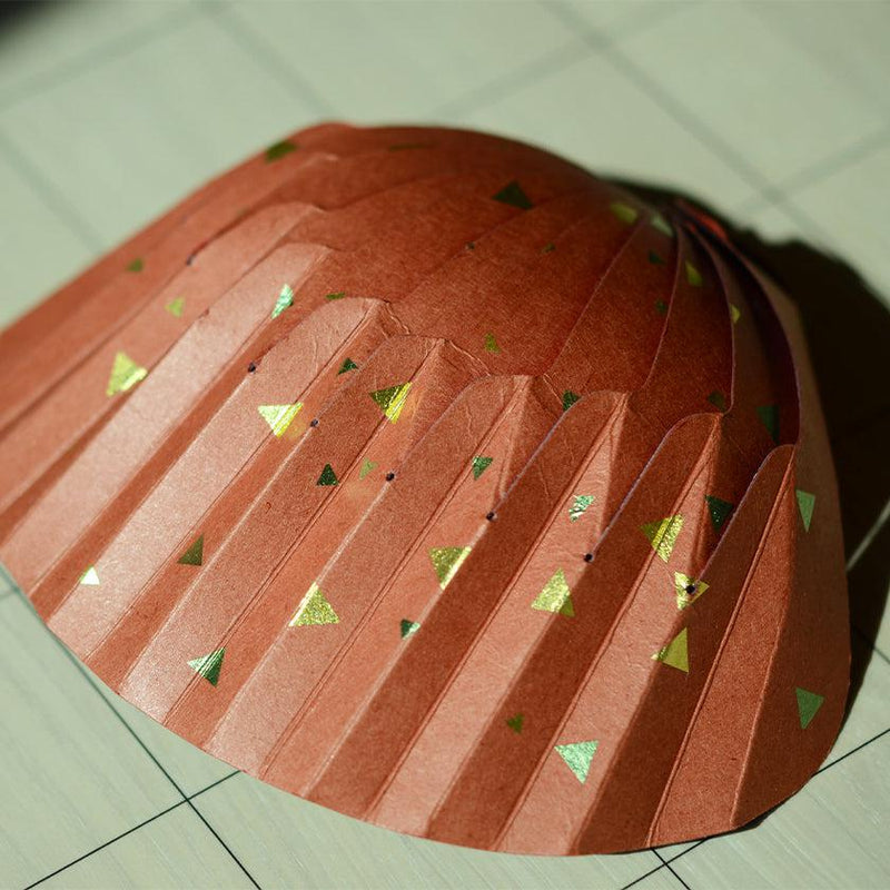 【折り紙トレイ】紙の貝殻椀 三角箔赤 | 加飾技法