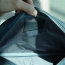 【ショルダーバッグ】ME-13 七宝繋ぎ (紺地×黒漆) | 甲州印伝 | 印傳屋