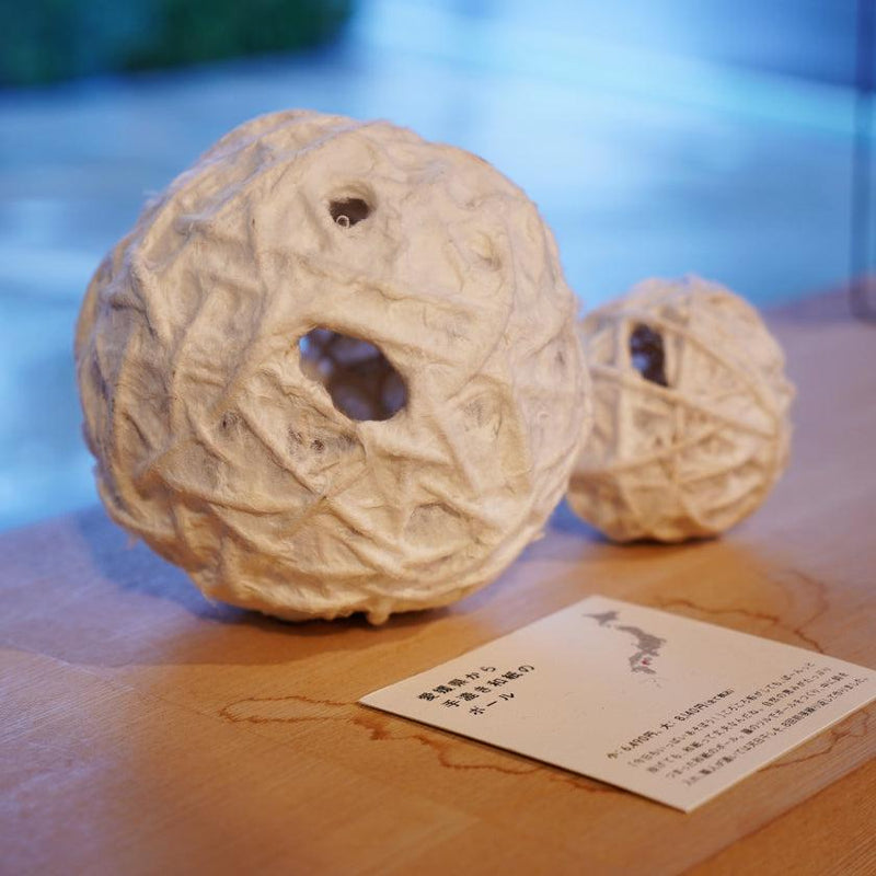 【おもちゃ】愛媛県から 手漉き和紙の ボール | “0歳からの伝統ブランドaeru”