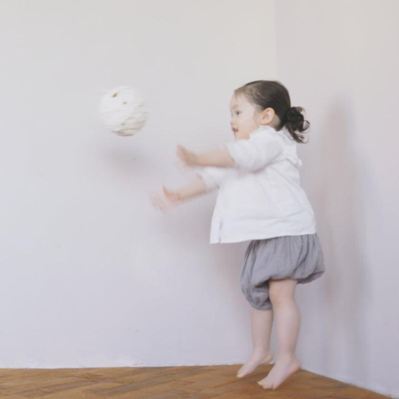 【おもちゃ】愛媛県から 手漉き和紙の ボール | “0歳からの伝統ブランドaeru”