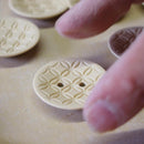 【スタイ】長崎県から 波佐見焼の 前掛け | “0歳からの伝統ブランドaeru”