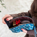 【ポーチ】西陣織シルク シェル型 京組紐引手 迷彩グレンチェック (ブルー迷彩) | 西陣織 | Atelier Kyoto Nishijin