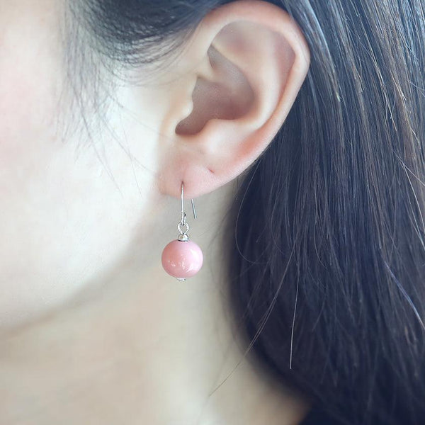 両耳用のピアスです。