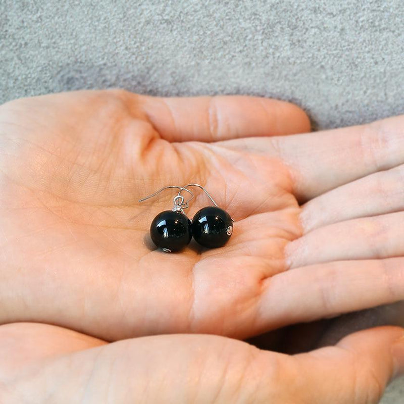 両耳用のピアスです。