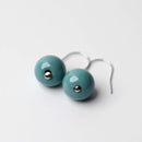 両耳用のピアスです。