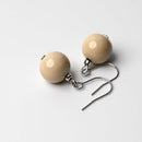 両耳用のピアスです。