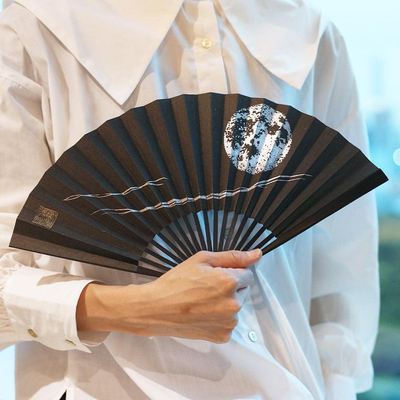【扇子】満月 (黒) 銀箔 | 唐紙 | 景美風月
