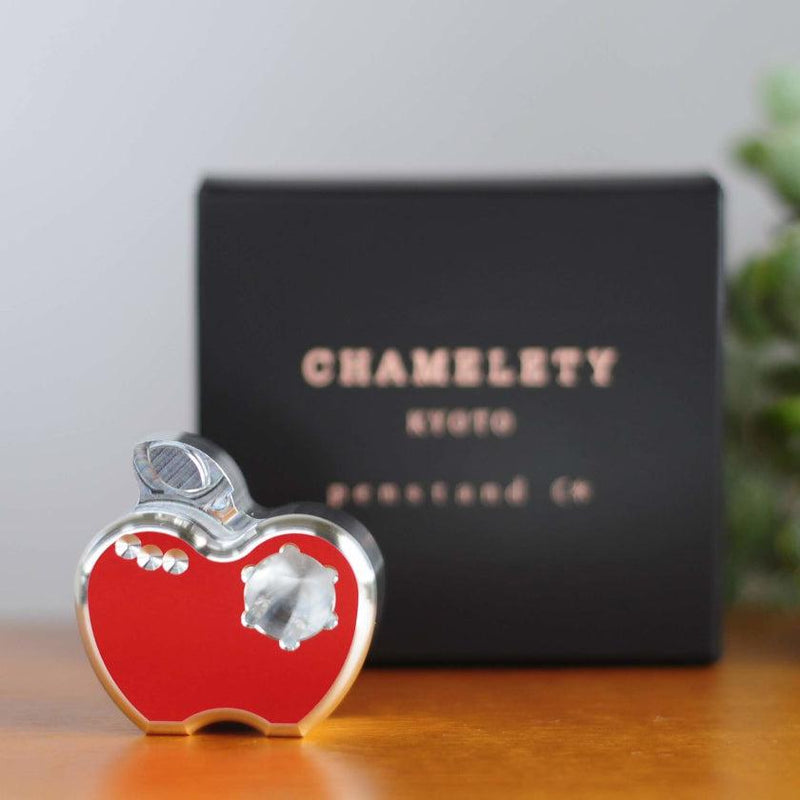 【ペン立て】赤いリンゴ Chamelety | 金属加工 | 速水製作所