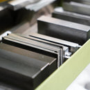 【ペン立て】赤いリンゴ Chamelety | 金属加工 | 速水製作所